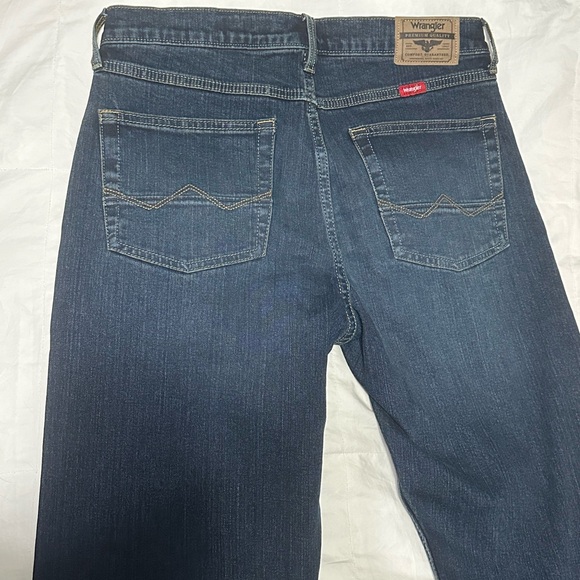 Wrangler Bootcut Jeans - Picture 7 of 7
